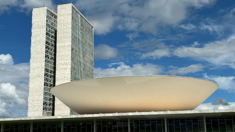 Indenização por Arma Devolvida: Nova Regra Avança e Reacende Debate sobre Segurança Pública e Responsabilidade Estatal Indenização por Arma Devolvida: Nova Regra Avança e Reacende Debate sobre Segurança Pública e Responsabilidade Estatal